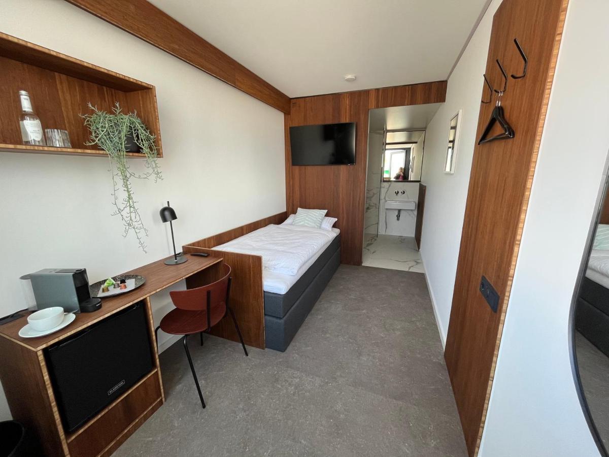 Tin Inn - Hueckelhoven - Das Hotel Aus Hochwertig Ausgebauten Ueberseecontainern Dış mekan fotoğraf
