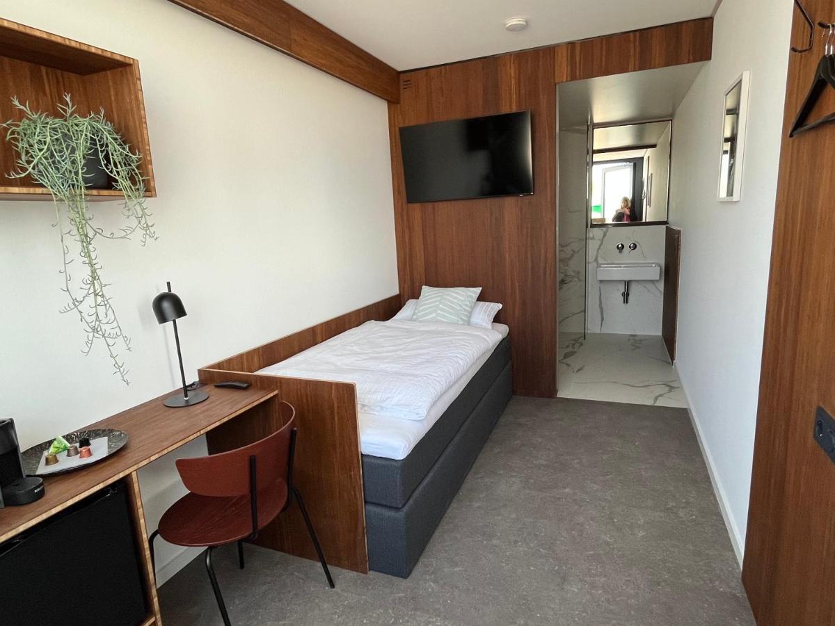 Tin Inn - Hueckelhoven - Das Hotel Aus Hochwertig Ausgebauten Ueberseecontainern Dış mekan fotoğraf