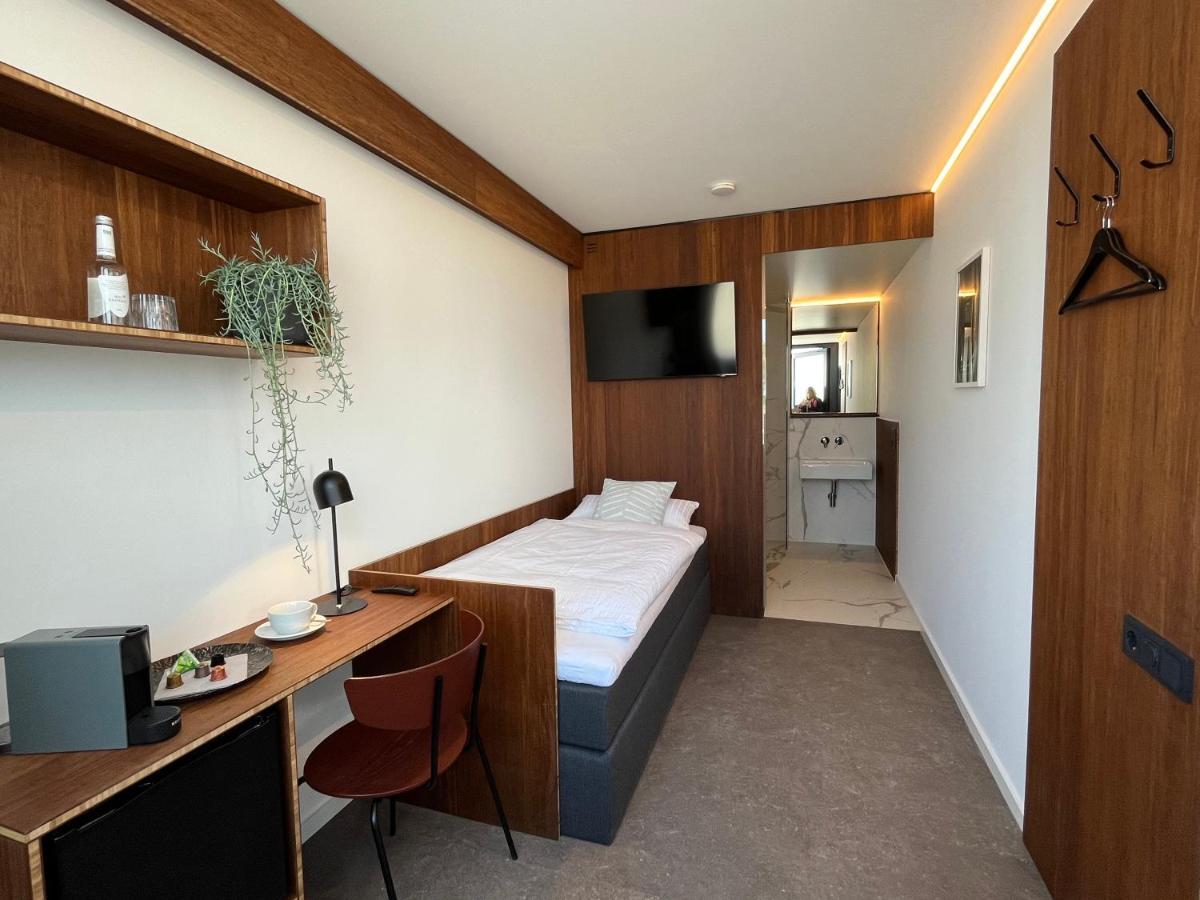 Tin Inn - Hueckelhoven - Das Hotel Aus Hochwertig Ausgebauten Ueberseecontainern Dış mekan fotoğraf